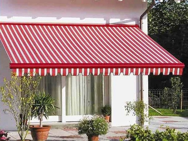 mái che bên hông nhà